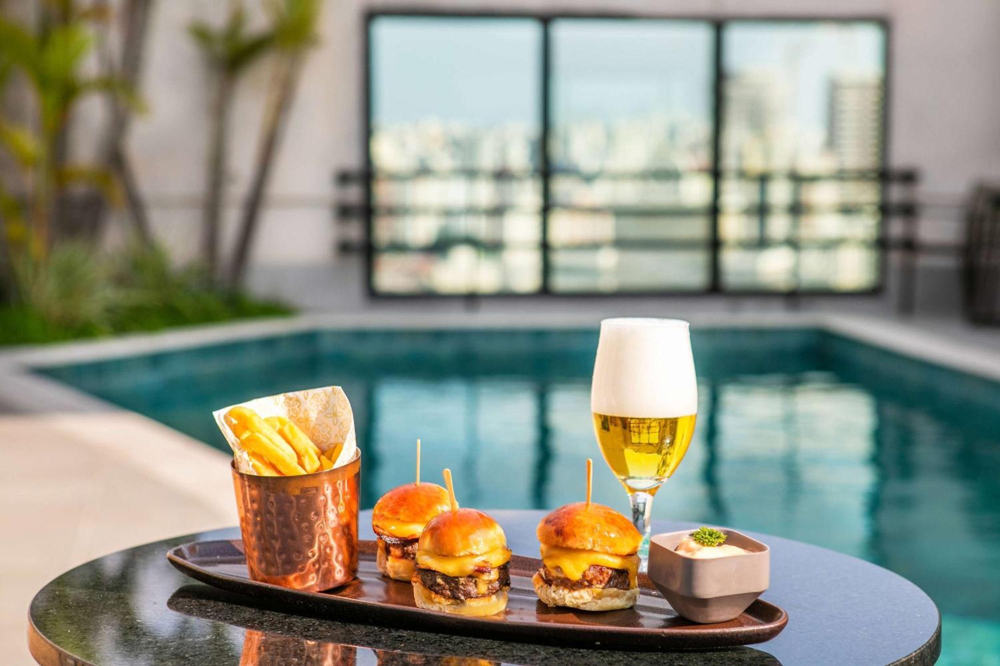 Melia Jardim Europa Hotel São Paulo Ngoại thất bức ảnh Poolside at the hotel